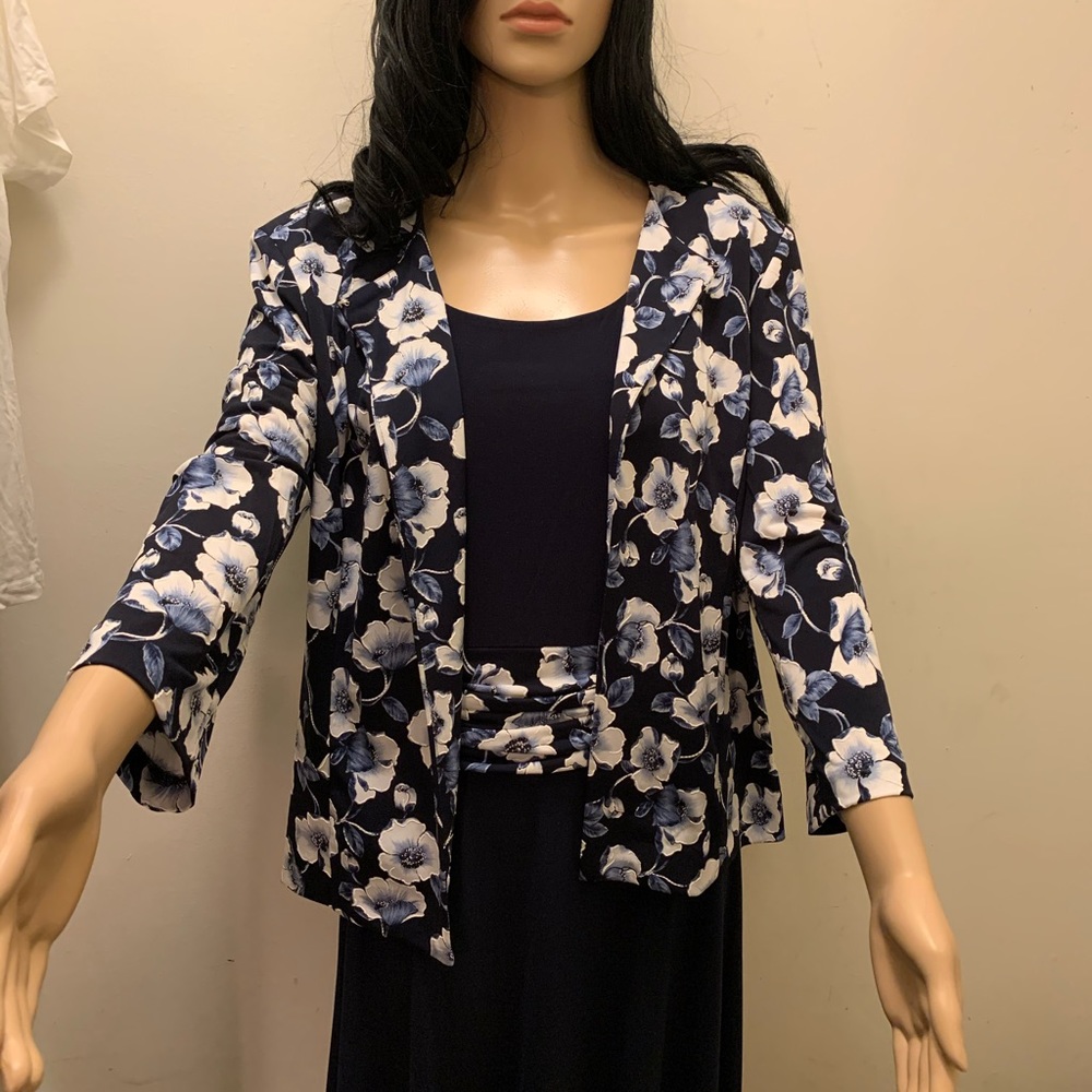 Beautiful and white casual dress for professional and evening wear.